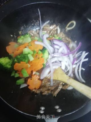 小猪佩奇黑胡椒汁牛肉意大利面的做法步骤：11