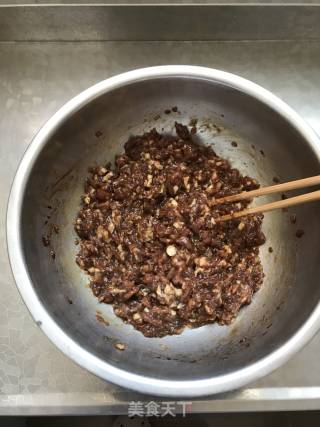 韭菜猪肉饺的做法步骤：2