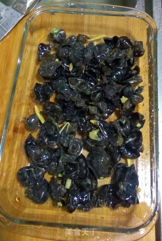 木耳豆腐蒸乌鸡的做法步骤：4