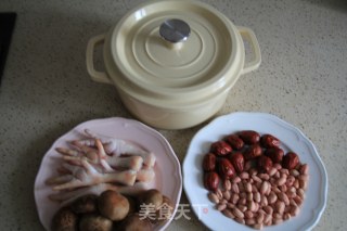 红枣炖鸡爪的做法步骤：1