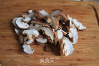 红枣炖鸡爪的做法步骤：2