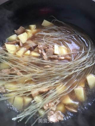 土豆猪肉炖粉条的做法步骤：11