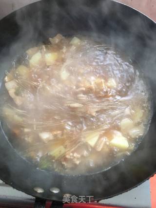 土豆猪肉炖粉条的做法步骤：12