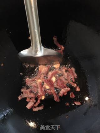 莴苣炒腊肠的做法步骤：4