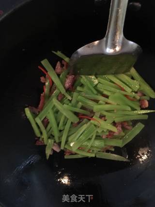 莴苣炒腊肠的做法步骤：5