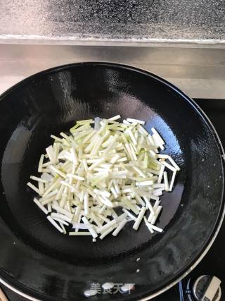 蒜黄炒鸡蛋的做法步骤：4