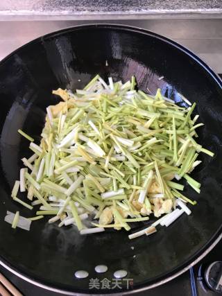蒜黄炒鸡蛋的做法步骤：6