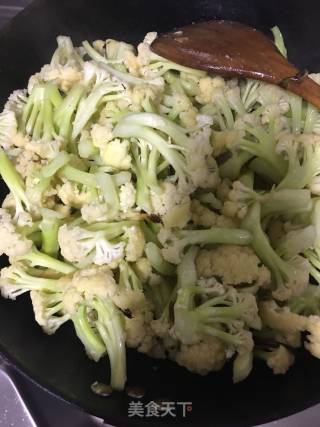 油豆腐炒花菜的做法步骤：6