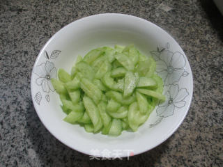 肘花火腿拌青瓜的做法步骤：4