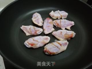 盐煎鸡翅的做法步骤：2
