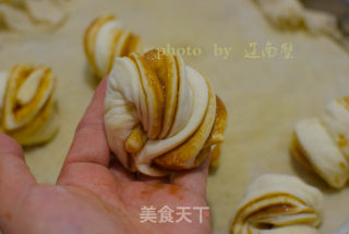能补钙的芝麻酱花卷的做法步骤：9