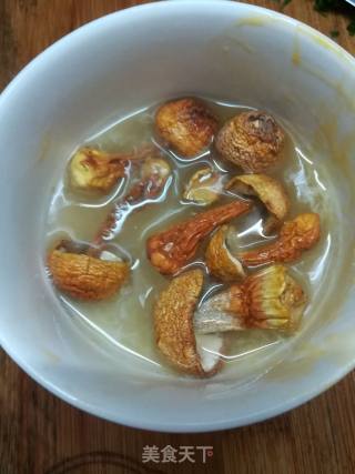 姬松茸尤鱼焖豆腐的做法步骤：1