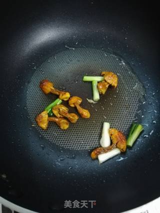 姬松茸尤鱼焖豆腐的做法步骤：7