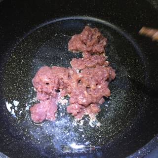 酸豆角炒牛肉末的做法步骤：5