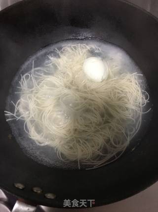 白蛋清汤面的做法步骤：1