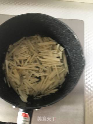 冬笋雪菜炒肉丝的做法步骤：2