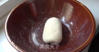 如何做出香脆软的鸡蛋灌饼（手抓饼）？这一步非常重要，纯手工自制，十分钟做好，简单易学，比外面卖的更好吃更营养！的做法步骤：2