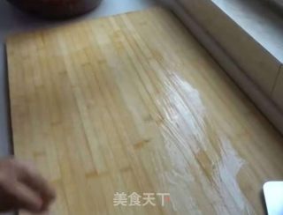 如何做出香脆软的鸡蛋灌饼（手抓饼）？这一步非常重要，纯手工自制，十分钟做好，简单易学，比外面卖的更好吃更营养！的做法步骤：3
