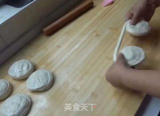 如何做出香脆软的鸡蛋灌饼（手抓饼）？这一步非常重要，纯手工自制，十分钟做好，简单易学，比外面卖的更好吃更营养！的做法步骤：8