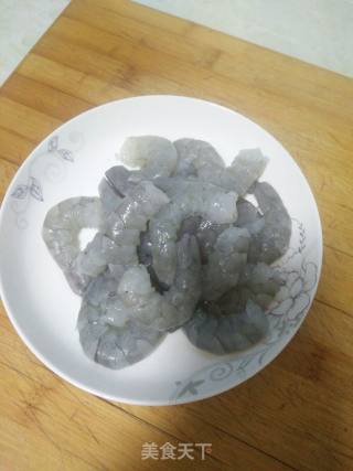 虾仁西蓝花的做法步骤：1