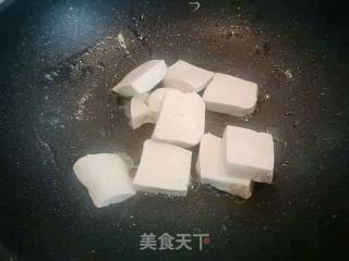蛋白海鲜菇豆腐汤的做法步骤：3