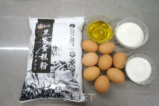 黑米粉戚风蛋糕的做法步骤：1