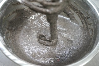 黑米粉戚风蛋糕的做法步骤：5