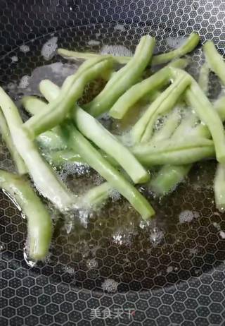 干煸无丝豆角的做法步骤：2