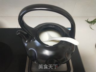 陶瓷烧水壶煮牛奶的做法步骤：4