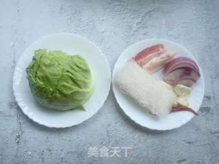卷心菜肉片炒粉丝的做法步骤：1