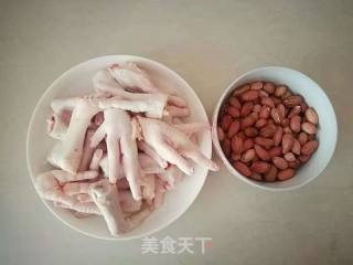 花生米烧鸡爪的做法步骤：1