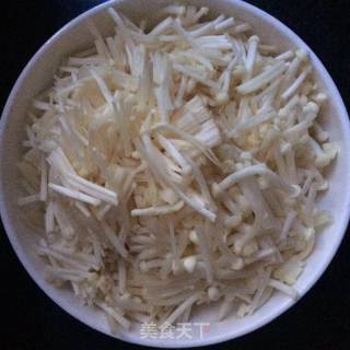 金针菇疙瘩汤的做法步骤：2