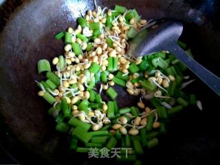 芹菜黄豆芽炒肉的做法步骤：8