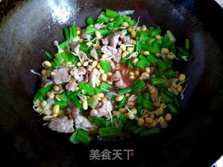 芹菜黄豆芽炒肉的做法步骤：10