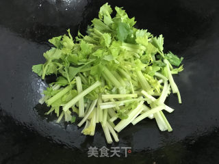 脆皮干炒芹菜的做法步骤：3