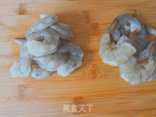 牛油果焗虾的做法步骤：1