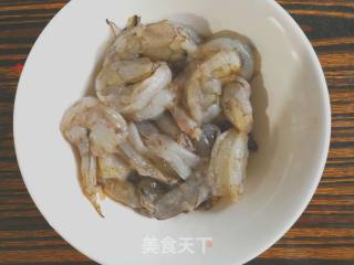 牛油果焗虾的做法步骤：2