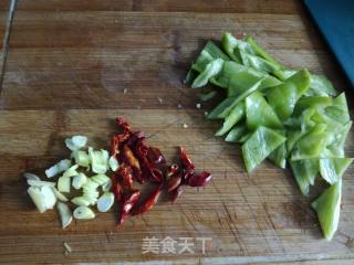 辣椒炒面筋的做法步骤：10