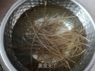 五花肉炖白菜粉条的做法步骤：1