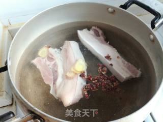 五花肉炖白菜粉条的做法步骤：2
