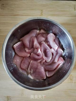 锅包肉的做法步骤：1
