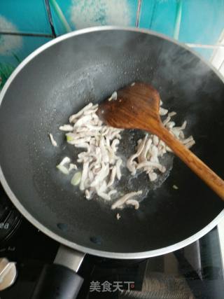 芫荽炒肉丝的做法步骤：6