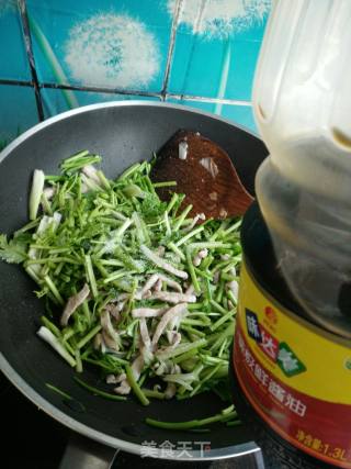 芫荽炒肉丝的做法步骤：9