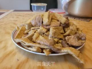豆腐皮炒肉片的做法步骤：8
