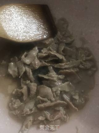 青椒炒牛肉的做法步骤：5