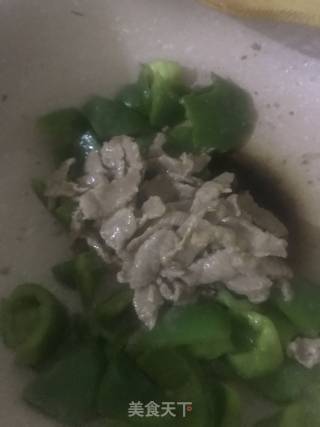 青椒炒牛肉的做法步骤：7