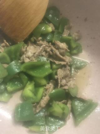青椒炒牛肉的做法步骤：8