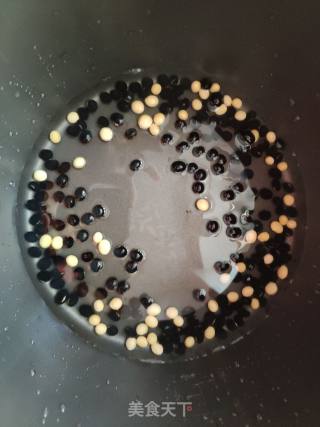 芹菜拌黑豆的做法步骤：2