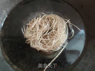 头菜炒粉的做法步骤：2