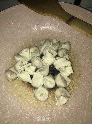 鱼饺茼蒿汤的做法步骤：2